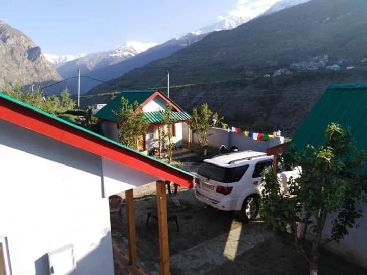 Flying Monk Huts & Restaurant Kyelang Exterior photo