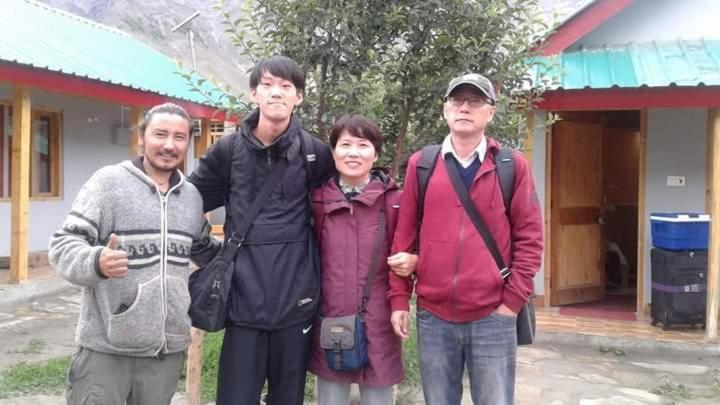Flying Monk Huts & Restaurant Kyelang Exterior photo